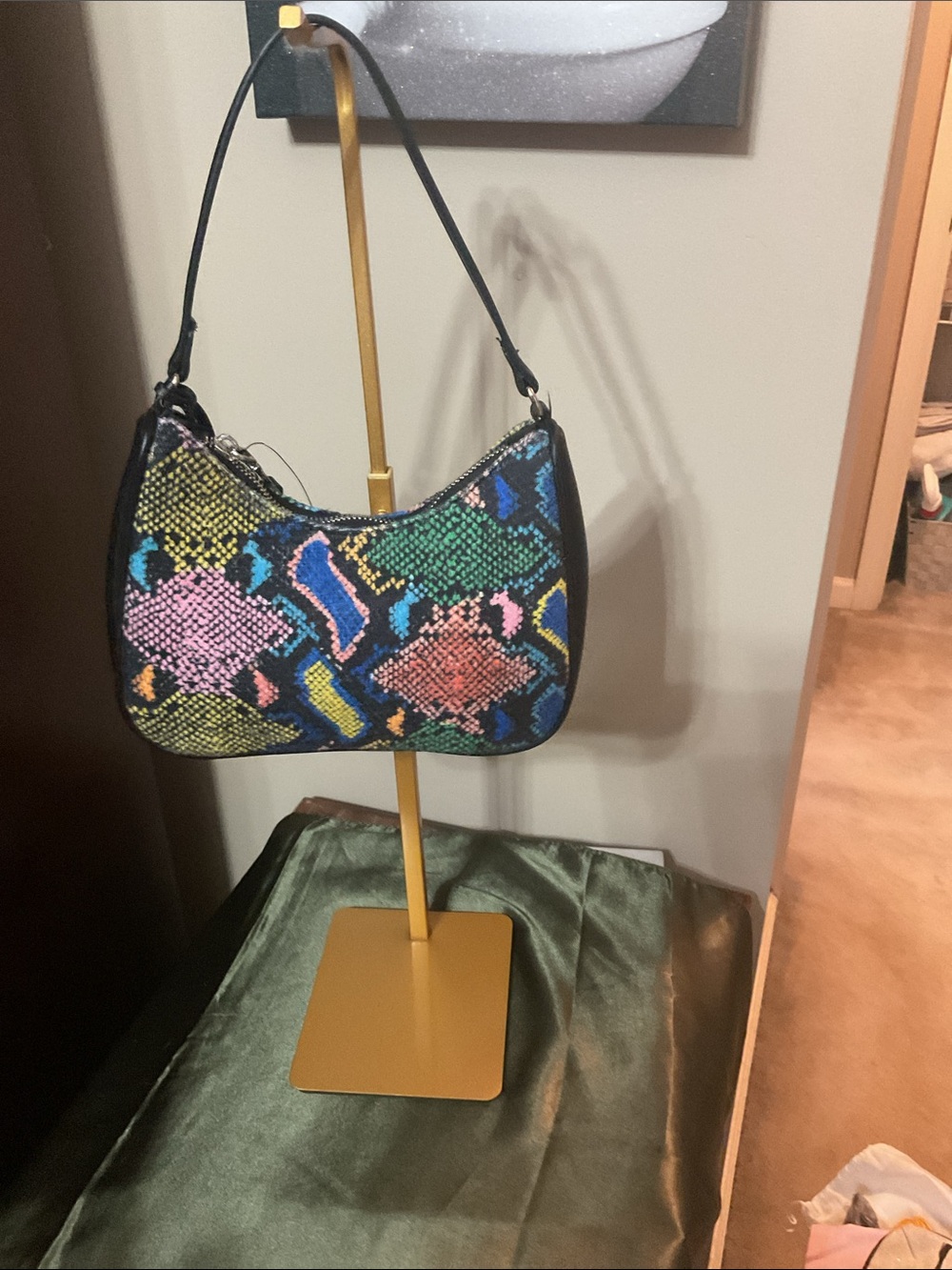 Steve Madden Multicolor Snake-Print Shoulder Bag with Black Trim - Picture 2 of 3